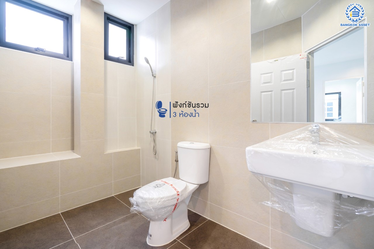 บ้านมือสองตกแต่งใหม่ ม.กฤษดานคร16-17 บรมราชชนนี-พุทธมณฑลสาย3 เนื้อที่ 60 ตร.ว. ฟังก์ชัน 4 ห้องนอน 3 ห้องน้ำ 1 ห้องอเนกประสงค์ จอดรถได้ 2 คัน บนทำเลศักยภาพ เชื่อมต่อเมืองอย่างรวดเร็ว ใกล้ทางคู่ขนานลอยฟ้าบรมราชชนนี ม.มหิดล เซ็นทรัลศาลายา และทางด่วน ฯลฯ...